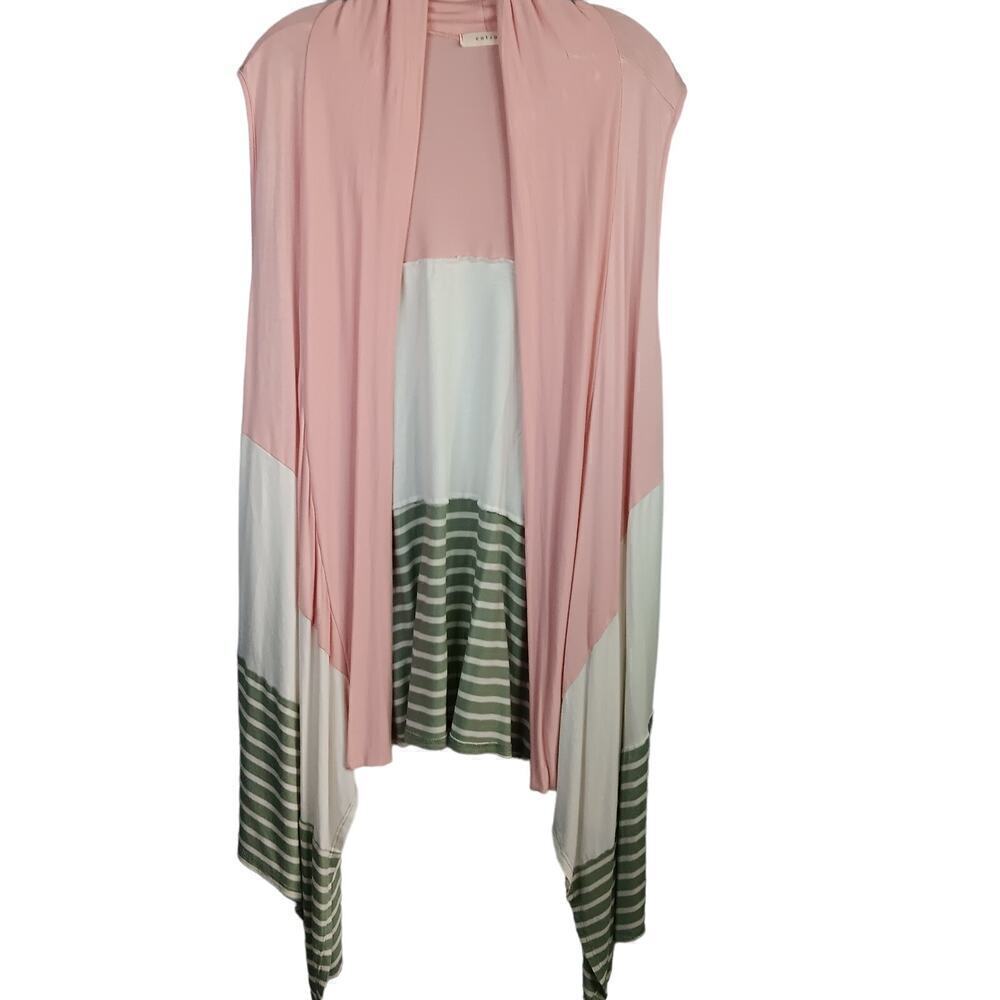 EUC Entro Rose, White, and Green Soft Handkerchief Hemline Vest Size 2X